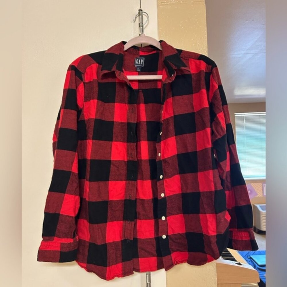 GAP Men's Casual Red and Black Checkered Shirt